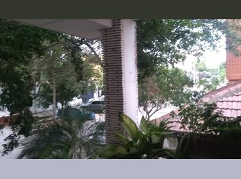 CompartoApto CO - Arriendo excelente habitación,amplia,con balcón hacia la calle, cama doble con todos los servicio, Galapa - COP$ 0 por mes
