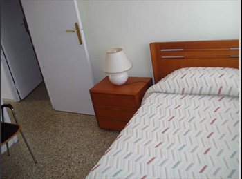 Roomgo ES - ALQUILER HABITACION INDIVIDUAL  ( SABADELL) GASTOS INCLUIDOS Y WIFI, Sabadell - 350 € por mes