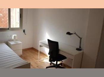 Roomgo ES - Habitacion en alquiler en Barcelona para estudiante universitaria, Esplugues - 300 € por mes