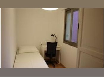 Roomgo ES - Habitacion alquiler Barcelona apartamento chicas estudiantes, Esplugues - 285 € por mes