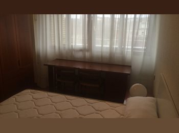 Roomgo ES - Alquilo Habitación EXTERIOR, AMPLIA y  EQUIPADA en el Centro de Vitoria-Gasteiz., Vitoria-gasteiz - 360 € por mes