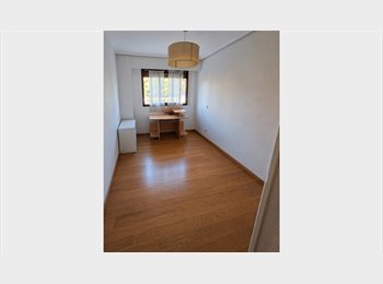 Roomgo ES - Habitación con baño privado en Mirasierra (Madrid) – 600 €/mes, Fuencarral - 600 € por mes
