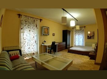 Roomgo ES - Habitaciones para estudiantes en Toledo, desde 325 €, Toledo - 325 € por mes