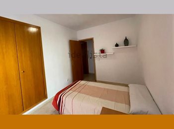 Roomgo ES - Alquilo habitación con baño privado frente a la Ciudad de las Ciencias, Valencia - 570 € por mes