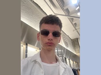 Roomgo ES - Pavlo Melnyk - 18 - Sevilla