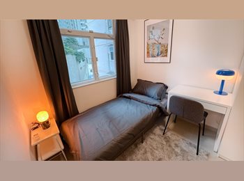 Roomgo HK - Functional and stylish room in Mid Levels, Sheung Wan - HKD7,120 pcm