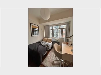 Roomgo HK - Functional room with workspace, ideal for professionals or students, Sai Ying Pun - HKD10,320 pcm