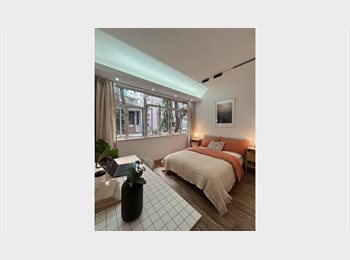 Roomgo HK - Spacious furnished room with small double bed + full work setup, Midlevels Central - HKD11,500 pcm