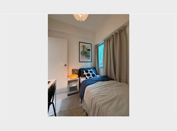 Roomgo HK - 4BR Apartment in Sai Ying Pun Spacious Living Area Near Central, Sai Ying Pun - HKD31,120 pcm