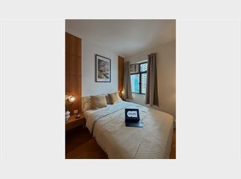 Roomgo HK - Spacious Queen Room in the Heart of Causeway Bay, Causeway Bay - HKD12,900 pcm
