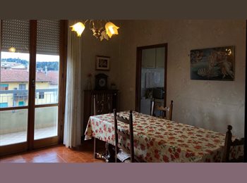 Roomgo IT - Camera di 20 mq in attico a 10 min dal centro!!!, Bagno a Ripoli - 300 € al mese