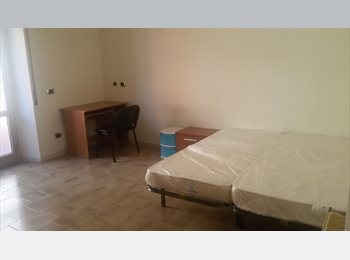 Roomgo IT - Affittasi stanza singola con balcone a studentessa, Casilino Prenestino - 450 € al mese