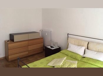 Roomgo IT - Stanza matrimoniale ad uso singola  arredata, Torino - 300 € al mese
