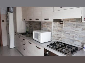 Roomgo IT - Stanza singola vicino metro B Monti Tiburtini, Tiburtino-Collatino - 450 € al mese
