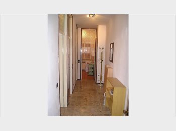 Roomgo IT - Due ampie stanze fermata tre antistante, Valle Salimbene - 250 € al mese
