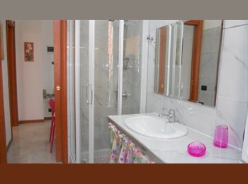 Roomgo IT - SOLO RAGAZZE-POSTO LETTO IN BELLA STANZA DOPPIA, Pta Romana - Forlanini - Lodi - 400 € al mese