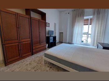 Roomgo IT - Affittasi  stanza ampia e luminosa nel quartiere Carrassi (Bari)., Bari - 350 € al mese