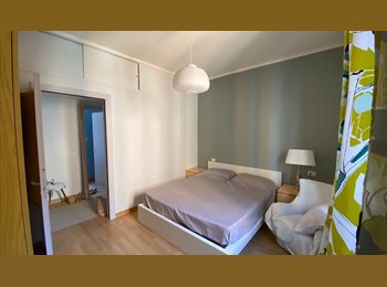 Roomgo IT - Ampia camera ISOLA utenze incluse, Centrale - Loreto - 750 € al mese