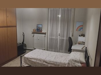 Roomgo IT - Ampia stanza in centro vicino stazione, Pavia - 350 € al mese