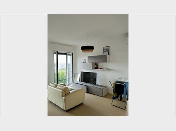 Roomgo IT - Ampia camera matrimoniale in appartamento moderno - Zona Udine, Via Pisani Dossi (Milano), Pta Venezia - Citta Studi - Lambrate - 650 € al mese