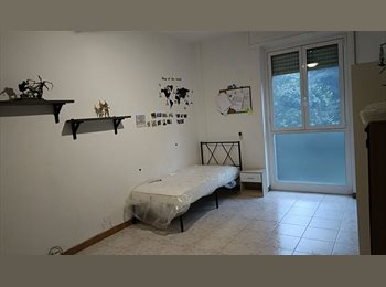 Roomgo IT - Affitto stanza luminosa in appartamento ben collegato, Navigli - Ticinese - Pta Genova - Lorenteggio - 650 € al mese