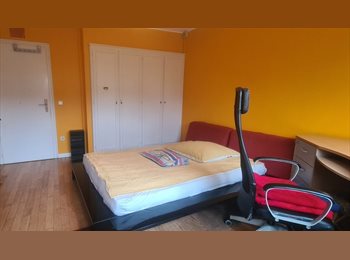 Appartager LU - Spacious Sunny Room with Private Balcony in Luxembourg-Kirchberg  next to the EU-Institutions and th, Luxembourg - 1.000 € / Mois