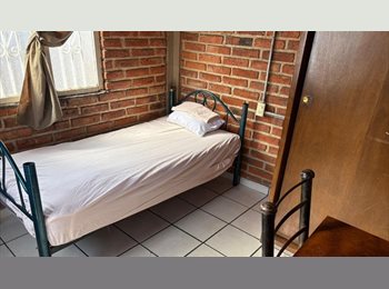 Roomgo MX - Cuarto amueblado cerca CUCEI, Guadalajara - MX$2,400 por mes