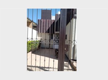 Roomgo MX - Cuarto amueblado con entrada independiente, con baño cocina patio y cochera Mezquitán Country, Guadalajara - MX$7,000 por mes