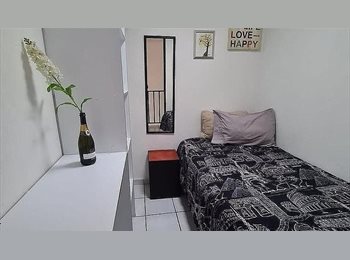 Roomgo MX - Habitación amueblada para estudiante - Colonia Auditorio, cerca de CUCSH y CUCEA, Guadalajara - MX$3,500 por mes