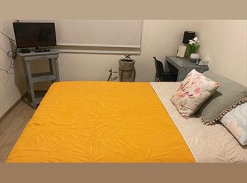 Roomgo MX - Rento cuarto con baño propio para mujer, Corregidora - MX$5,000 por mes