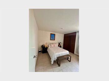 Roomgo MX - Habitación amueblada en colonia Monraz, Zapopan - MX$7,000 por mes