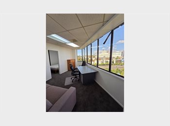 Roomgo NZ - Cosey Apartment price includes water power & internet., Auckland - $475 pw