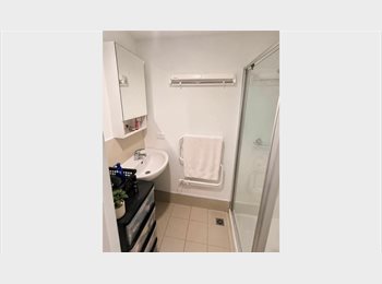 Roomgo NZ - Private Ensuite Room – Auckland CBD | $325pw, Auckland - $325 pw