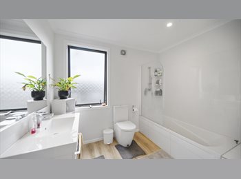 Roomgo NZ - Large Room in Newlands for Rent, Wellington - $260 pw
