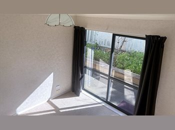 Roomgo NZ - Double room with own garden door, Bucklands Beach, Auckland - $260 pw