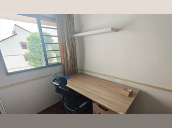 Roomgo SG - Spacious 300 sq ft Furnished Bedroom in Resort-Style Condo | Near Ang Mo Kio & Yio Chu Kang, Yio Chu Kang - $1,080 pm
