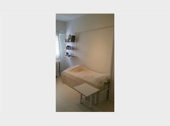 Roomgo SG - Clean, quiet, neat common room in Jurong West street 42 for rent., Tengah - $950 pm