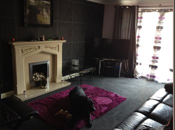 Roomgo UK - Furnished Double in Exec Property, Rugby - £500 pcm