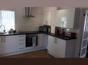 Roomgo UK - Tastefully fully furnished complete house, Hengrove - £1,450 pcm