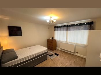 Roomgo UK - Large Double Room to Rent – Worcester Park, Old Malden - £900 pcm