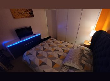 Roomgo UK - Double room / bed for rent long term., Washington - £490 pcm