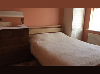 Roomgo UK - Bright, furnished double room in Ruislip, South Ruislip - £780 pcm