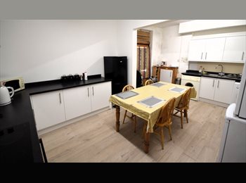 Roomgo UK - 4 Separate Rooms for Rent in Carlisle (CA1 2JU) £350/month!, Carlisle - £320 pcm
