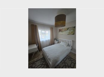 Roomgo UK - Bright Double Room | Newly Refurbished, Rickmansworth - £680 pcm
