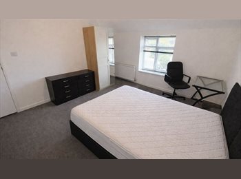 Roomgo UK - Room Available in Newly Refurbished Shared House, Hillingdon - £800 pcm