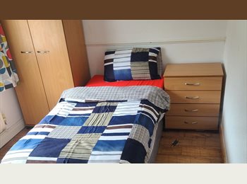 Roomgo UK - Excellent room for rent, Monmore Green - £455 pcm