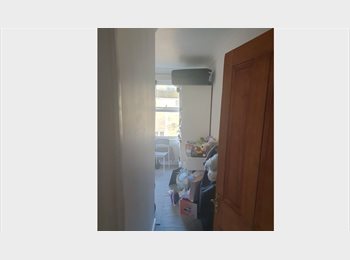 Roomgo UK - Dbl Bedroom Available, Upper Norwood - £896 pcm