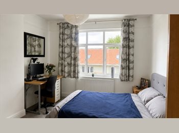 Roomgo UK - Spacious Double Room available off Mill Road, Petersfield - £660 pcm