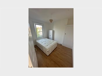 Roomgo UK - Twin Rooms in Ilford Furnished, Goodmayes - £400 pcm