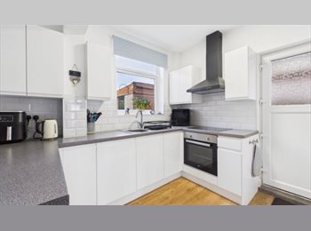 Roomgo UK - X2 Double Room Available- Derby, Kingsway - £560 pcm